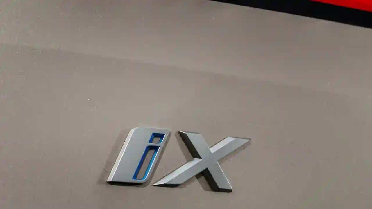 BMW Group представляет дизайн BMW iX — своего нового технологического флагмана