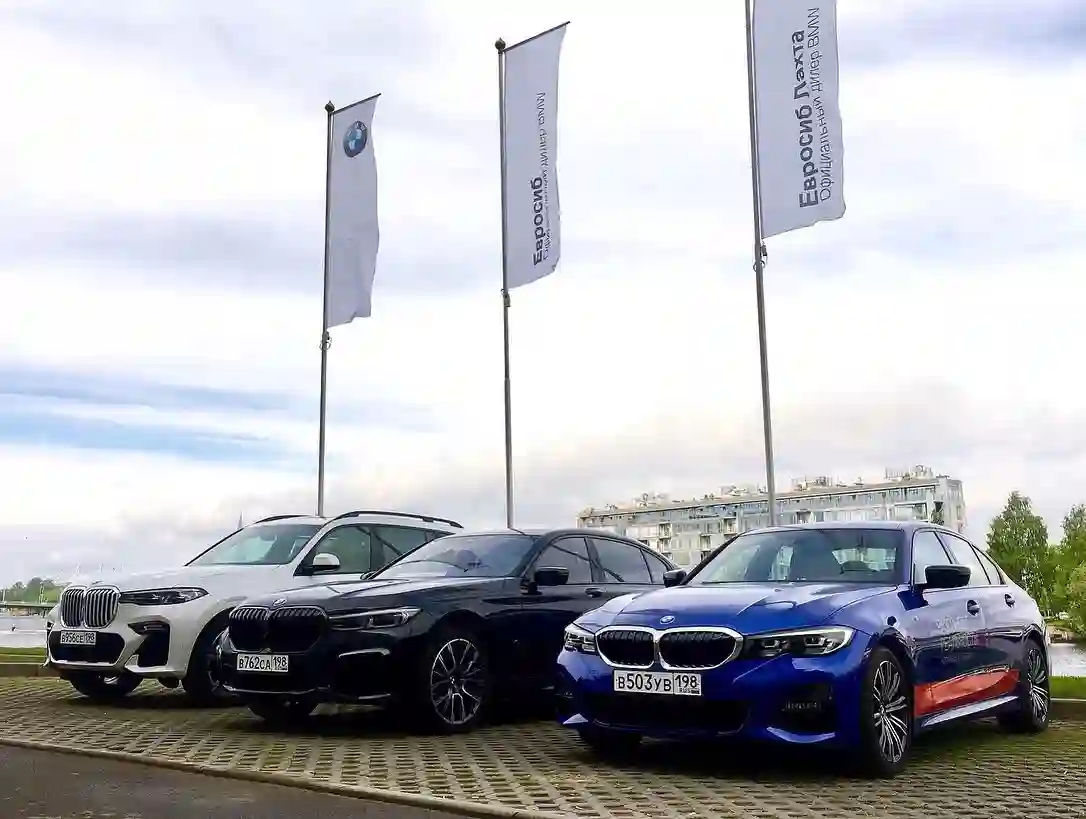 Открыт восхищенным взглядам