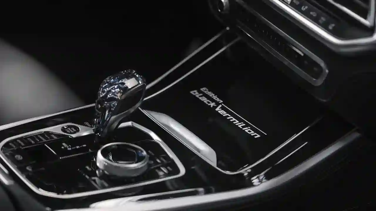 BMW Group представляет кроссоверы BMW X5 и BMW X6 ограниченной серии Black Vermilion Edition