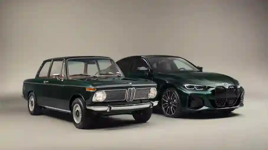 BMW i4 получил спецверсию KITH и BMW 1602 Elektro в комплекте.