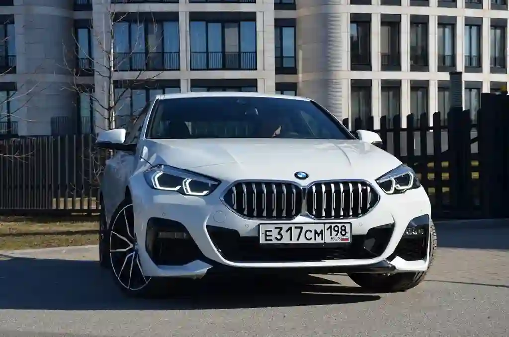 Тест самого дешевого седана BMW 2-й серии Gran Coupe. Передний привод, три цилиндра — это точно БМВ?! (ЖУРНАЛ "5 КОЛЕСО")