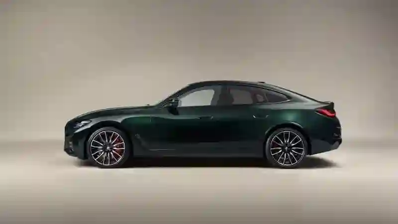 BMW i4 получил спецверсию KITH и BMW 1602 Elektro в комплекте.