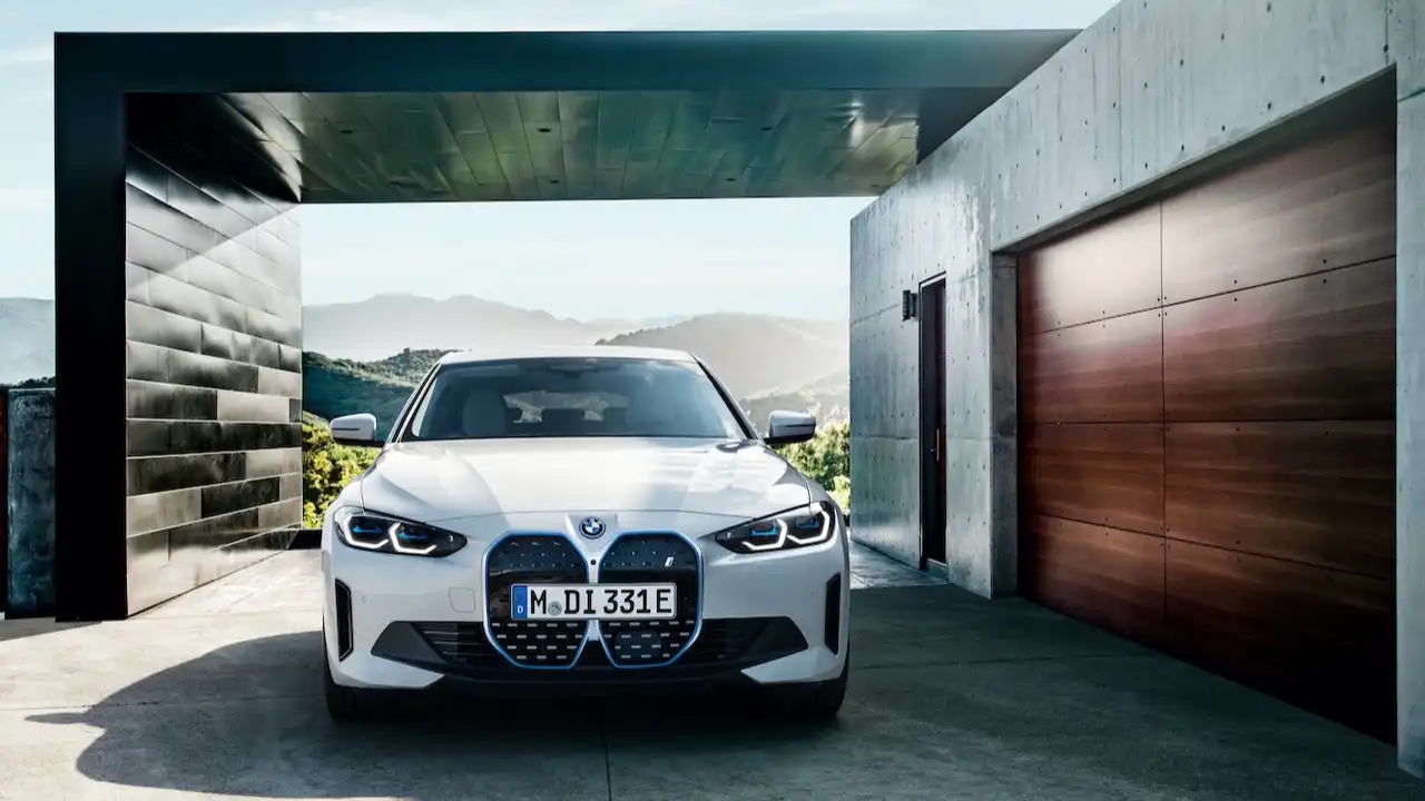 Новый BMW i4: самый драйверский электромобиль BMW в истории