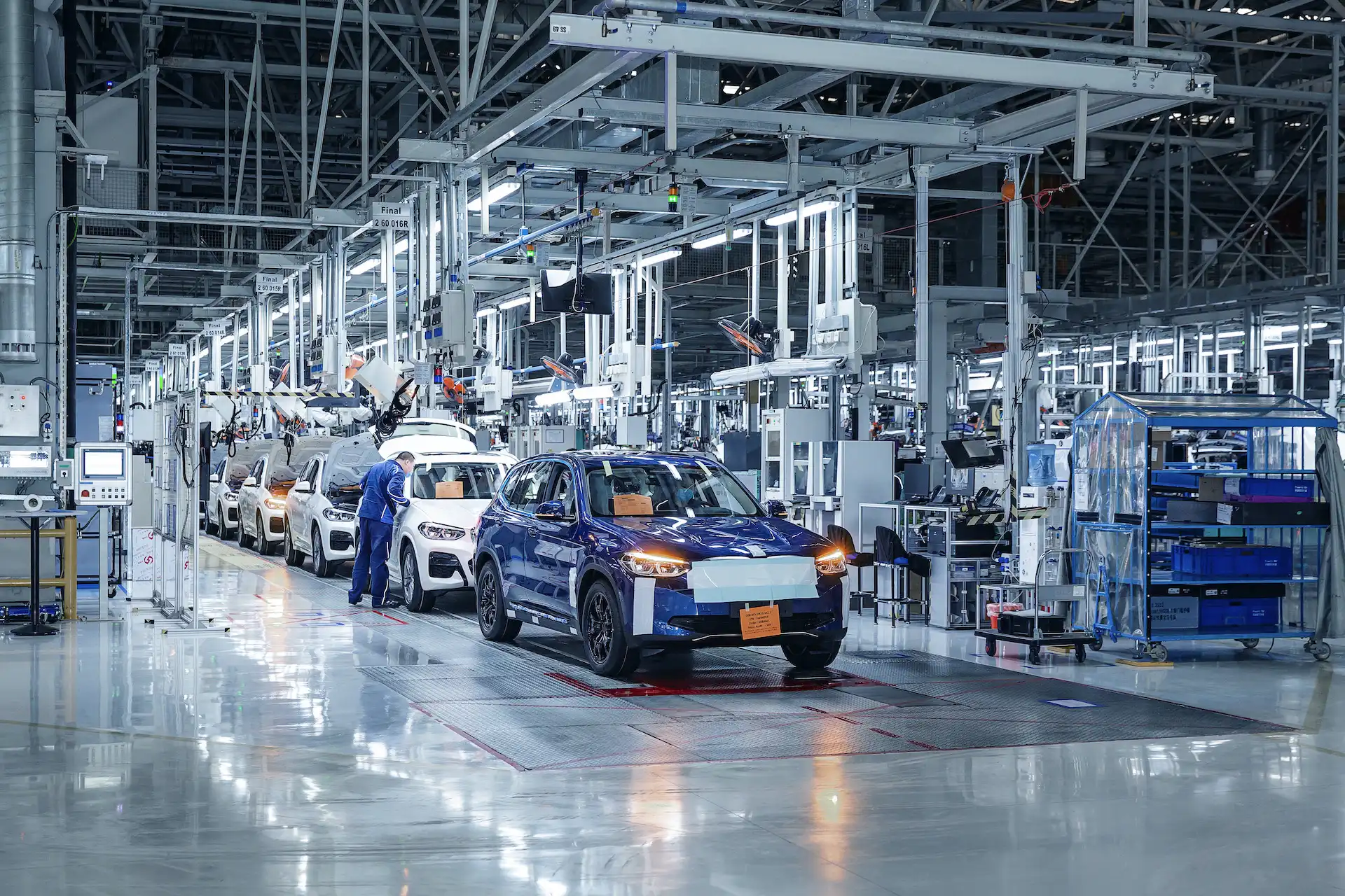 Серийный выпуск BMW iX3 начнется в конце лета