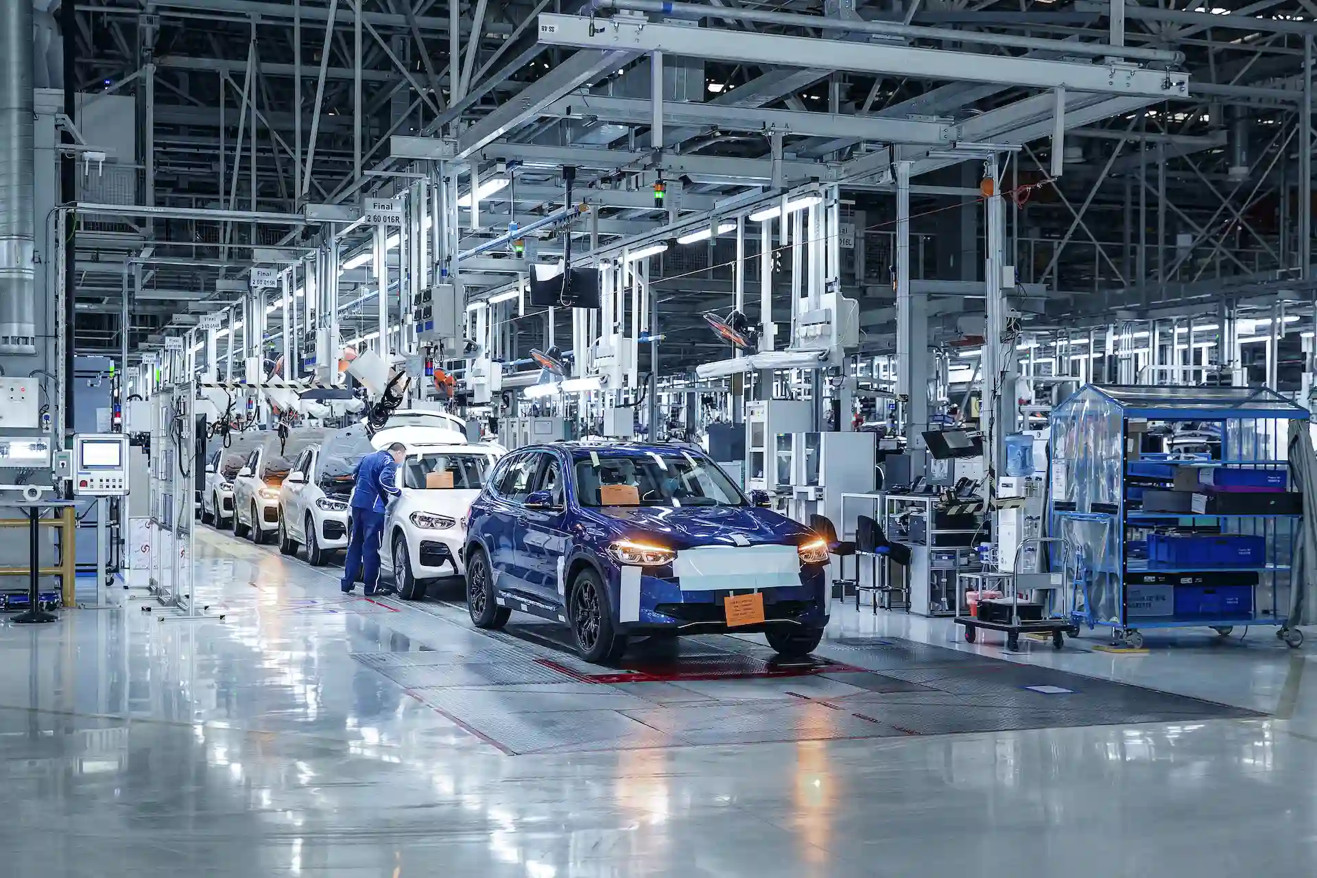 Серийный выпуск BMW iX3 начнется в конце лета