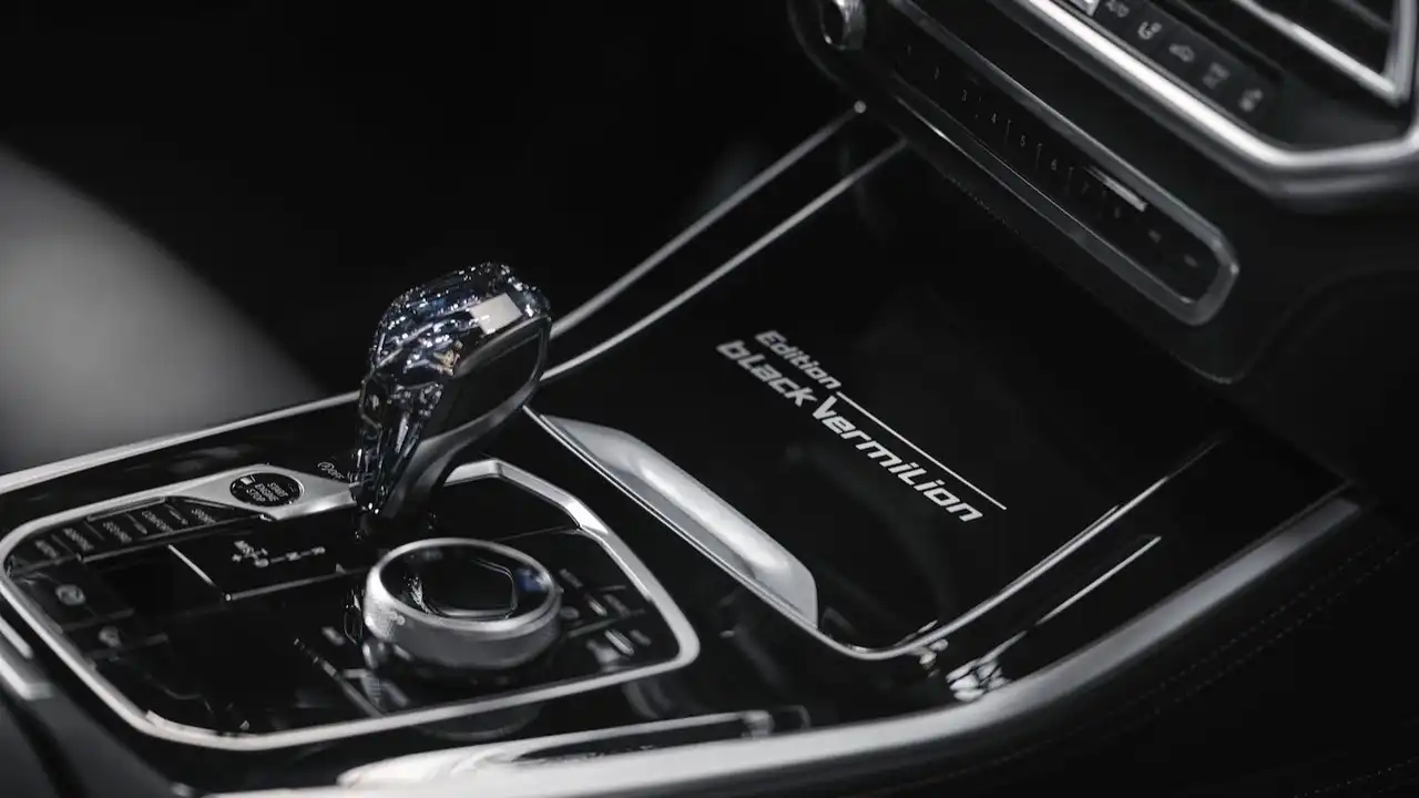 BMW Group представляет кроссоверы BMW&nbsp;X5 и BMW&nbsp;X6 ограниченной серии Black Vermilion Edition