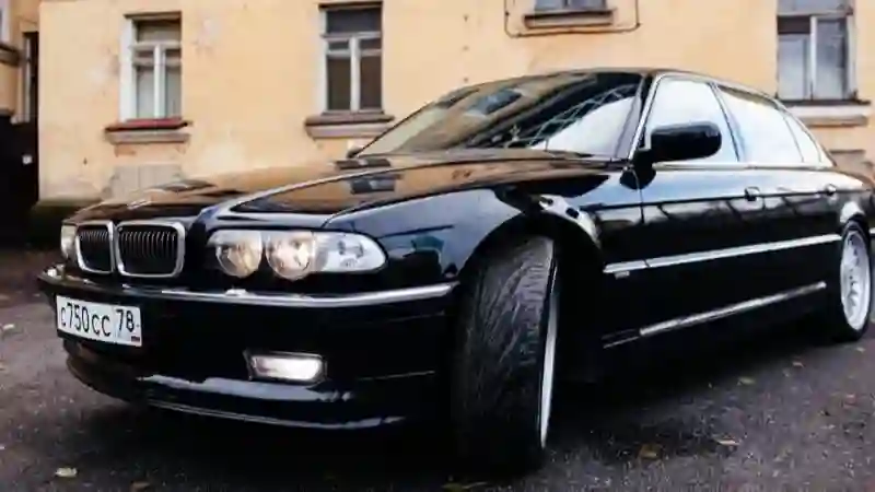 Как сдержанный немецкий BMW стал разудалым российским «бумером».