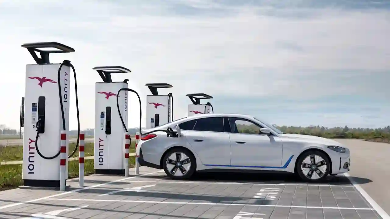 Новый BMW i4: самый драйверский электромобиль BMW в истории
