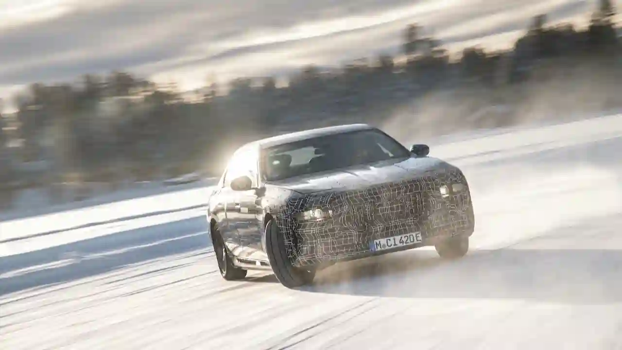Новый BMW i7 проходит зимние динамические испытания вблизи Полярного круга