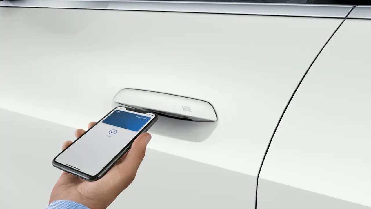 Новый BMW i4: самый драйверский электромобиль BMW в истории