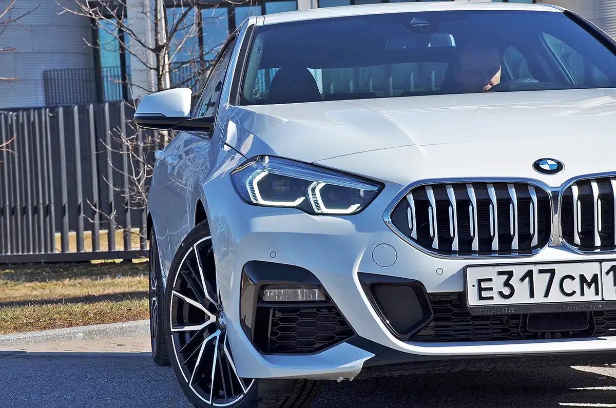 Тест самого дешевого седана BMW 2-й серии Gran Coupe. Передний привод, три цилиндра — это точно БМВ?! (ЖУРНАЛ "5 КОЛЕСО")
