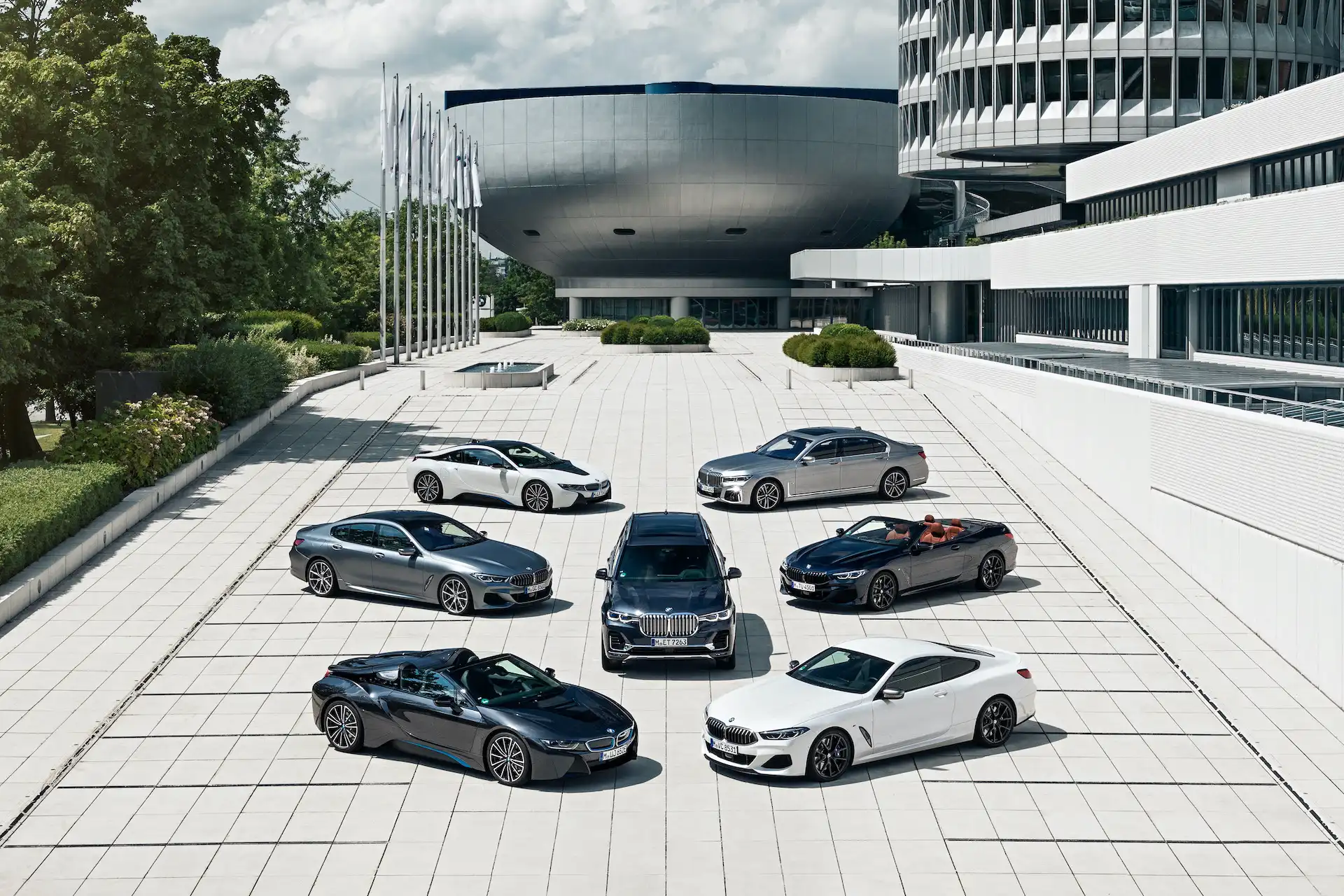 BMW Group — лидер премиум-сегмента по итогам шести месяцев в России