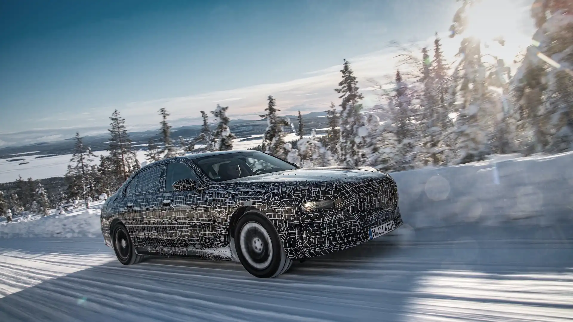 Новый BMW i7 проходит зимние динамические испытания вблизи Полярного круга