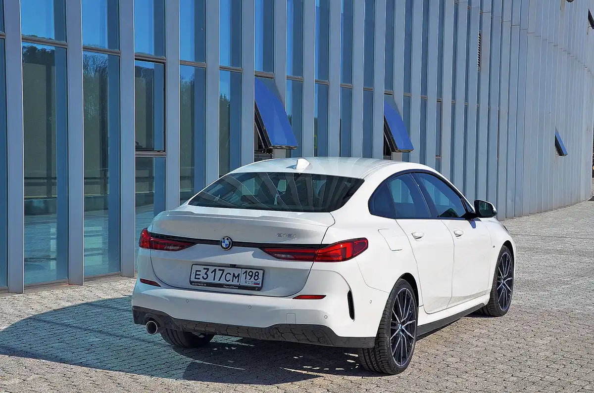 Тест самого дешевого седана BMW 2-й серии Gran Coupe. Передний привод, три цилиндра — это точно БМВ?! (ЖУРНАЛ "5 КОЛЕСО")