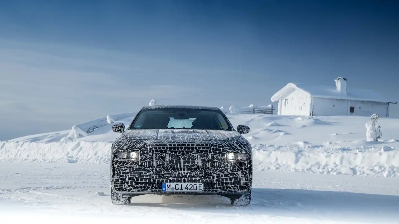 Новый BMW i7 проходит зимние динамические испытания вблизи Полярного круга