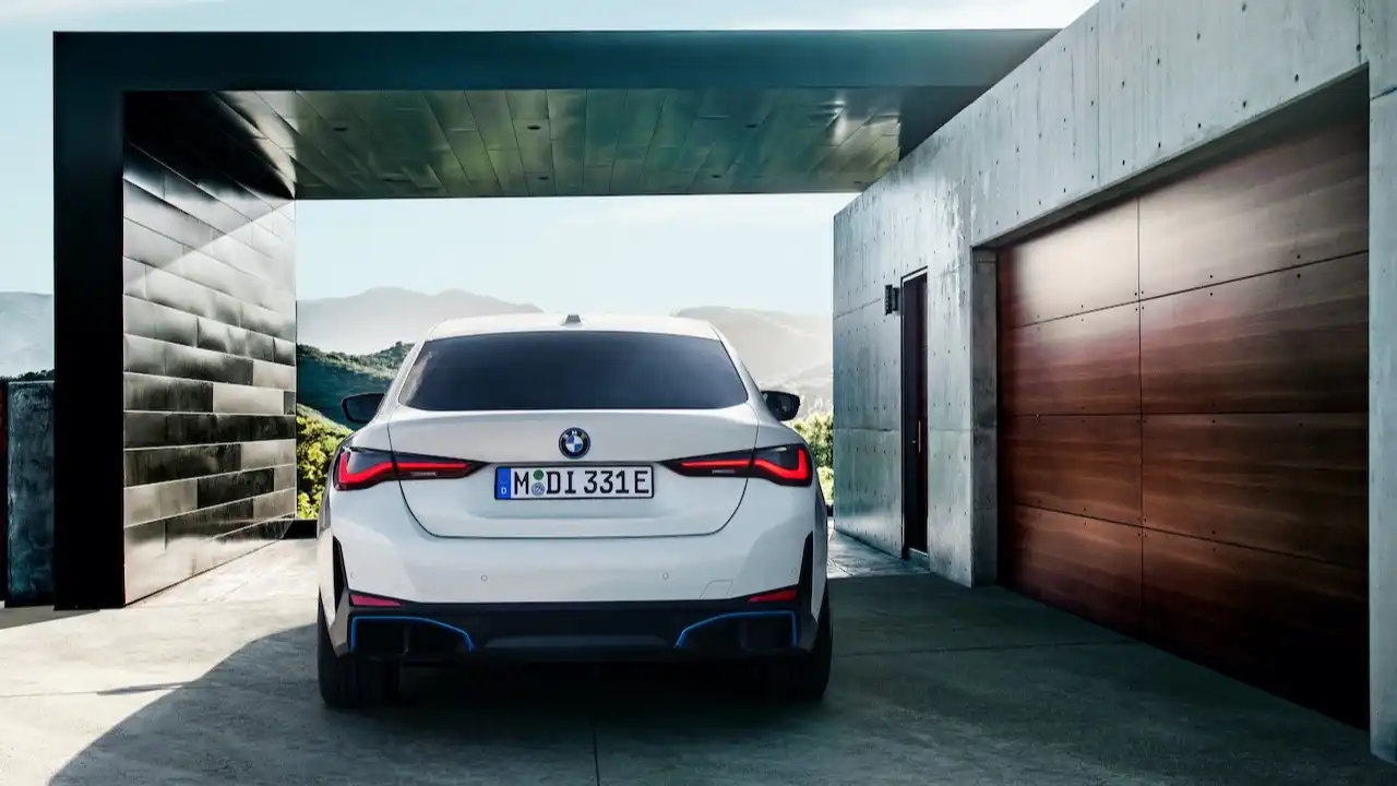 Новый BMW i4: самый драйверский электромобиль BMW в истории
