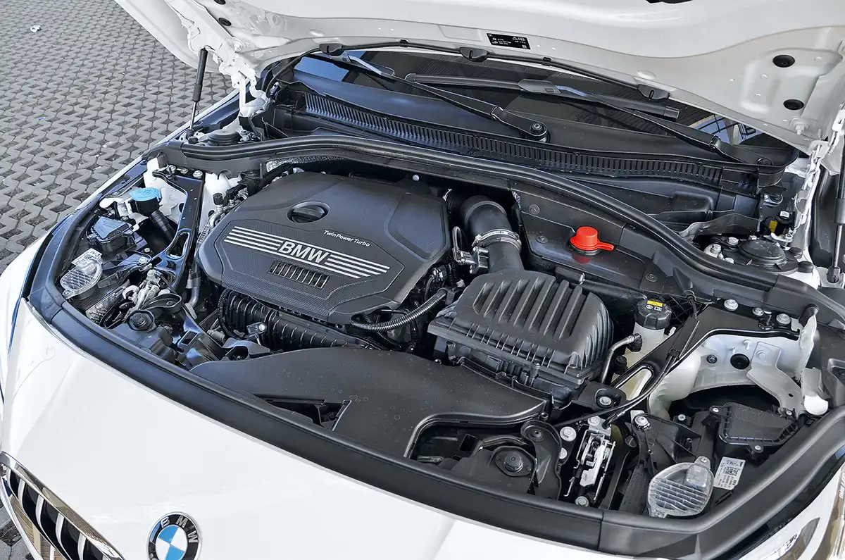 Тест самого дешевого седана BMW 2-й серии Gran Coupe. Передний привод, три цилиндра — это точно БМВ?! (ЖУРНАЛ "5 КОЛЕСО")