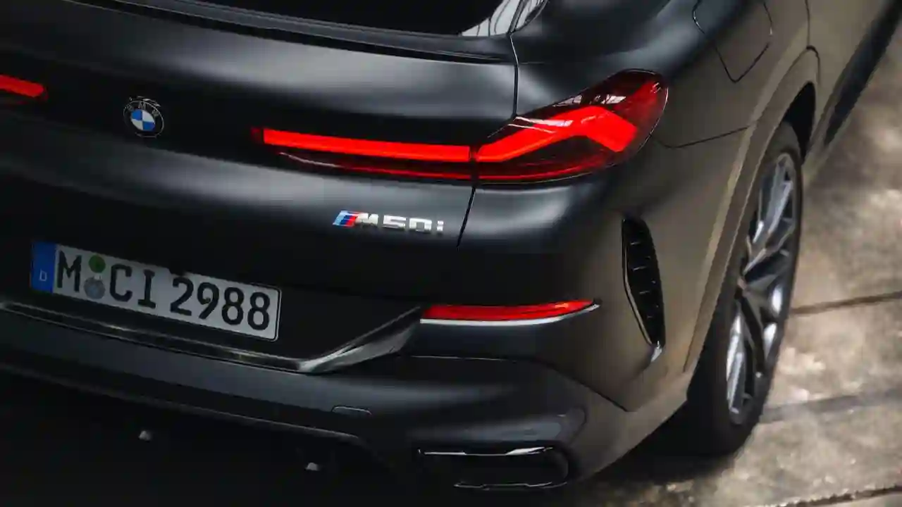 BMW Group представляет кроссоверы BMW X5 и BMW X6 ограниченной серии Black Vermilion Edition