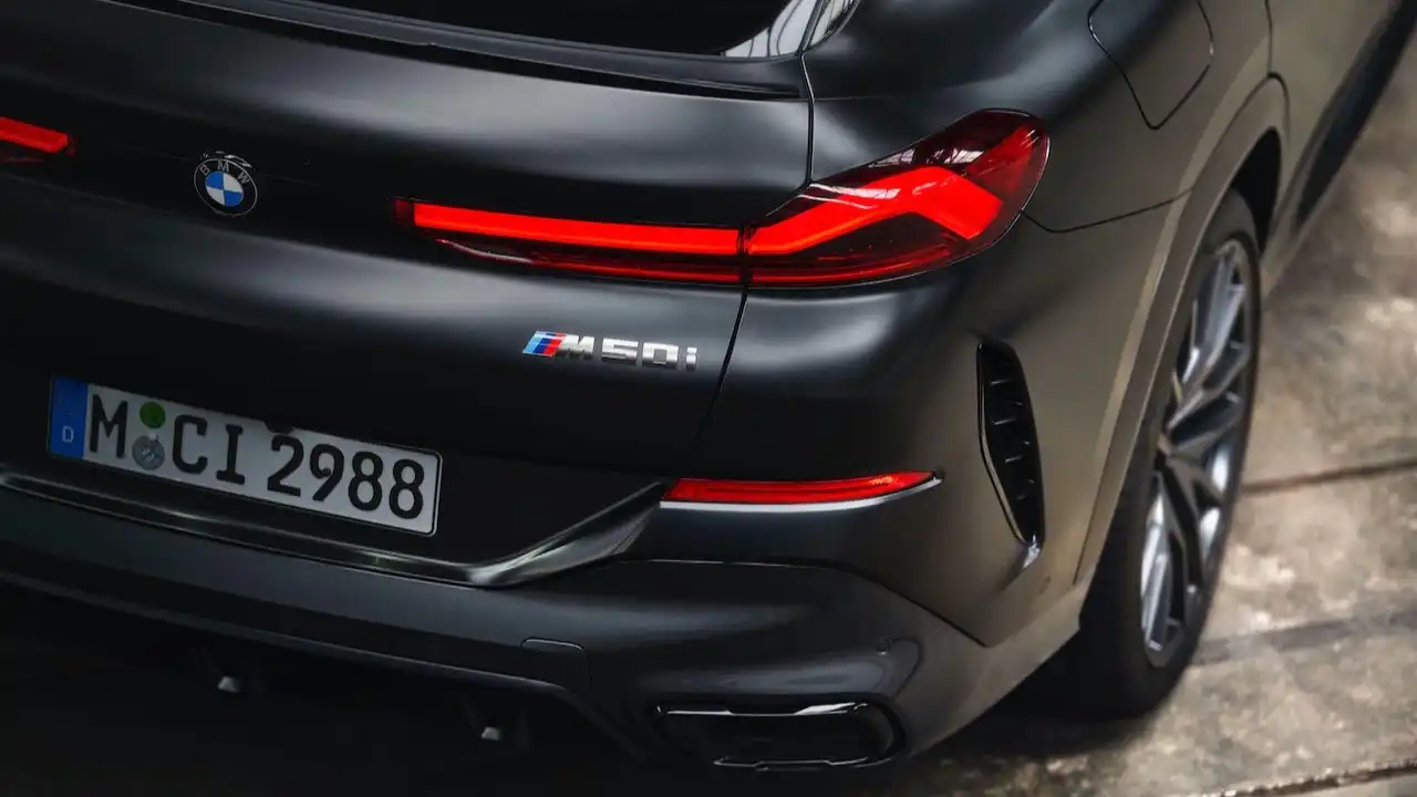 BMW Group представляет кроссоверы BMW&nbsp;X5 и BMW&nbsp;X6 ограниченной серии Black Vermilion Edition