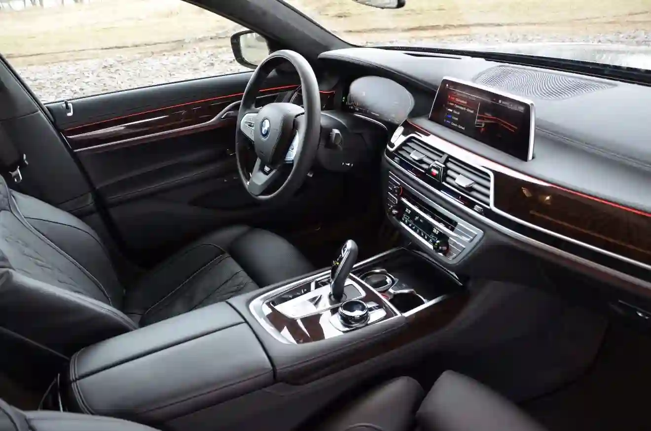 Тест BMW 7-й серии. Самый противоречивый баварский седан (ЖУРНАЛ "5 КОЛЕСО")