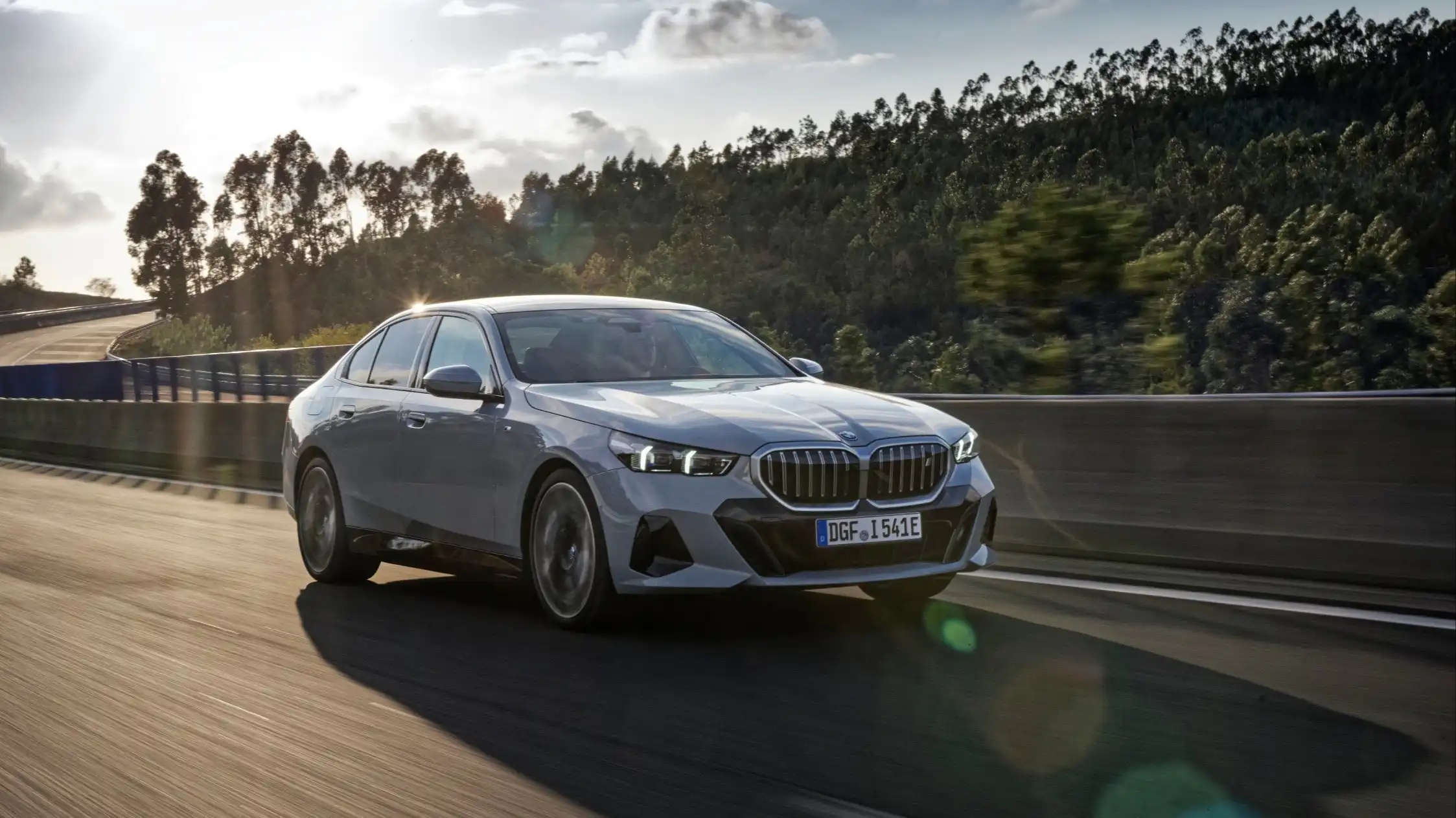 BMW 5 серии - лучший люксовый автомобиль 2024 года